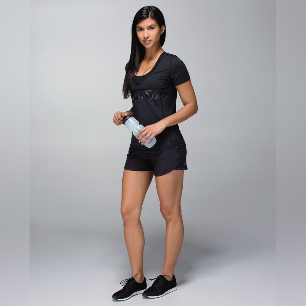 Lululemon Size 6 Runner Up Short Sleeve
Black Silverescent Anti-Stink V-Neck